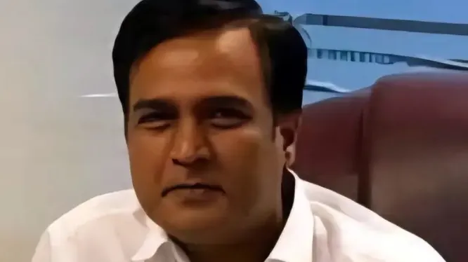 नलिनीश ठोकने