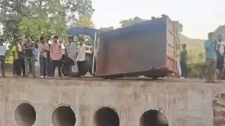 ट्रॉली पलटी- अनूपपुर