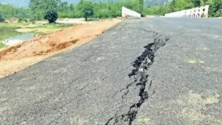 सड़क बदहाल