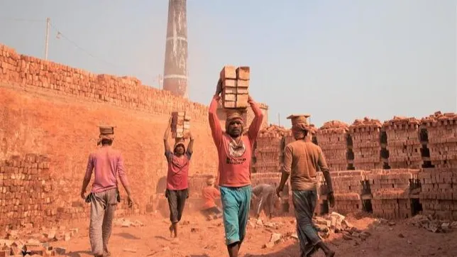 छत्तीसगढ़ के  150 मजदूर बंधक