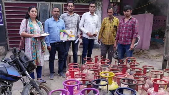 अवैध सिलेंडर जब्त