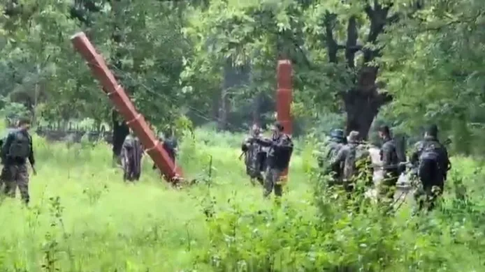 नक्सली स्मारक ध्वस्त