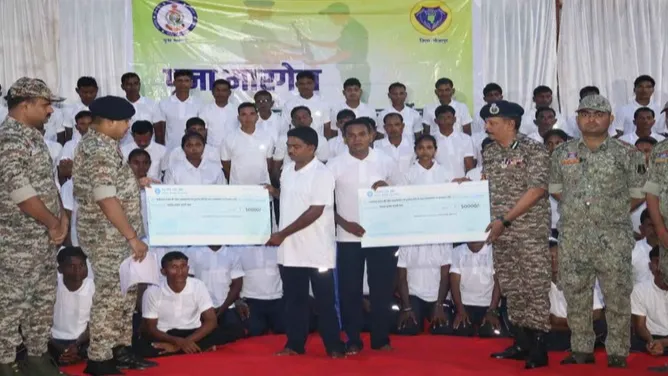 नक्सली सरेंडर