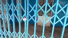 स्कूल में ताला