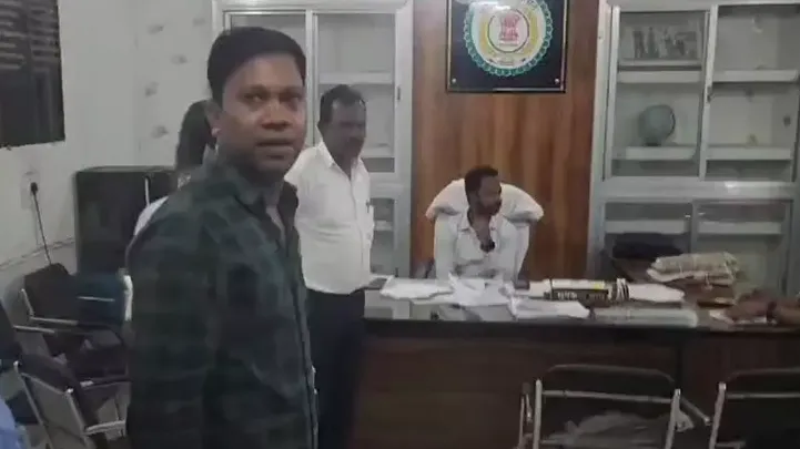  बाबू गिरफ्तार