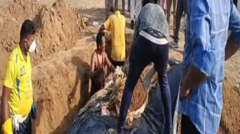 शव निकाला गया