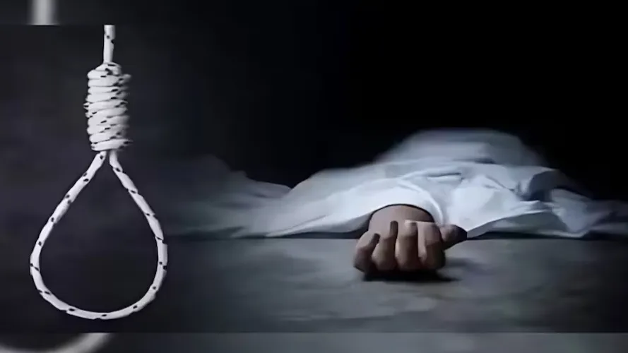 फांसी लगाकर आत्महत्या