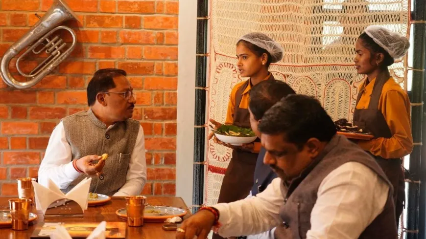  'पंडुम कैफे'