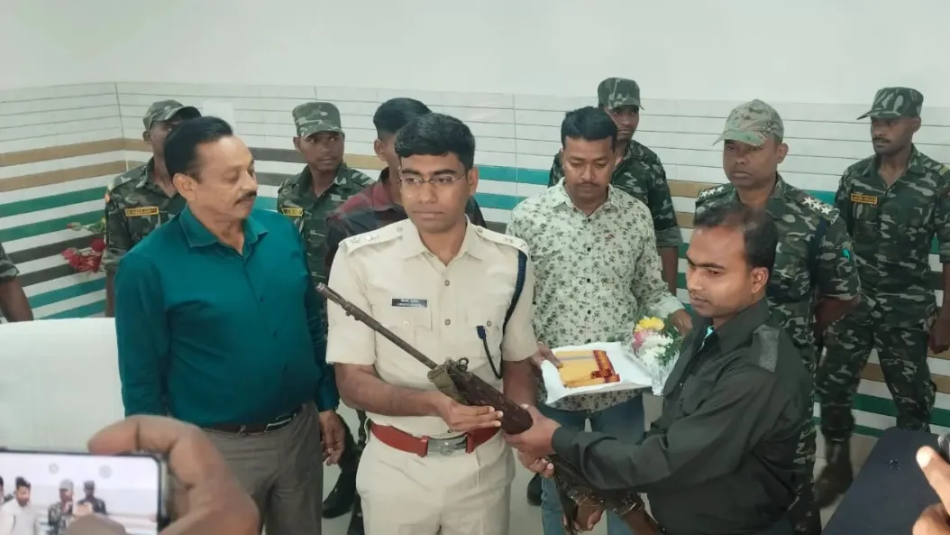 नक्सली सरेंडर