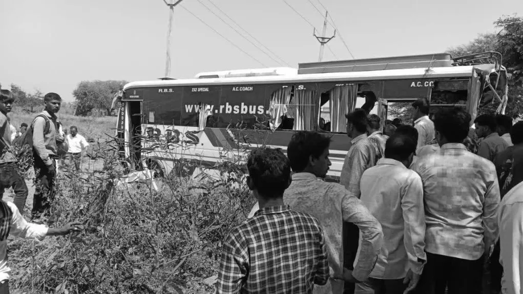 बस एक्सीडेंट रायपुर-बिलासपुर हाईवे