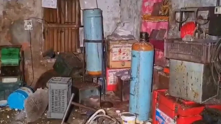 बर्फ फैक्ट्री में ऑक्सीजन सिलेंडर फटा