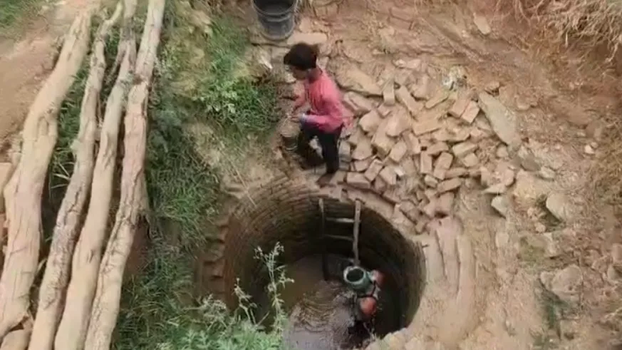सूखा कुआं-गौरेला