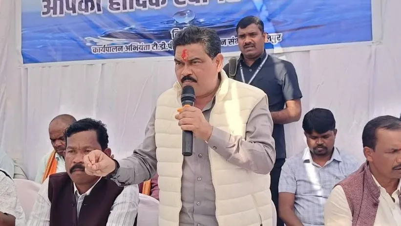 Illegal liquor sale in Bastar: BJP MLA questions own govt
