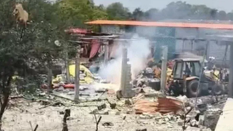 देवास फैक्ट्री में घमाका