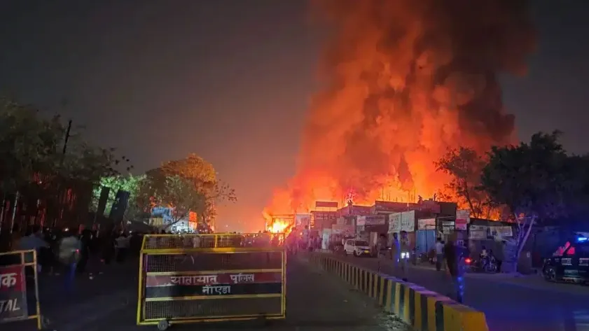 ग्रेटर नोएडा में आग