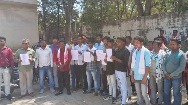 सूखती इंद्रावती नदी से चिंतित बस्तर के किसान