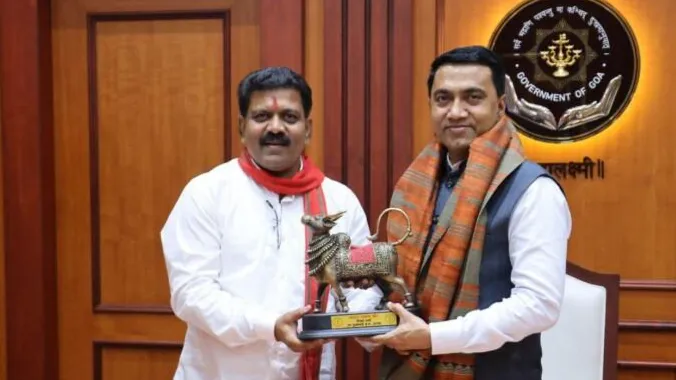 गोवा के सीएम सावंत ने की छत्तीसगढ़ की कोसा सिल्क की सराहना 