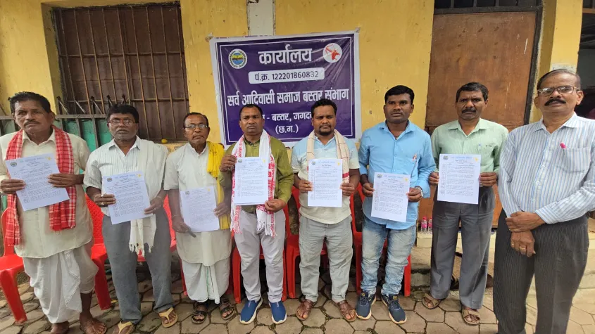 आदिवासी छात्राएं