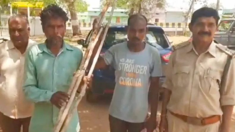 शिकारी गिरफ्तार