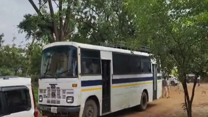 बांग्लादेशी वापस भेज गए