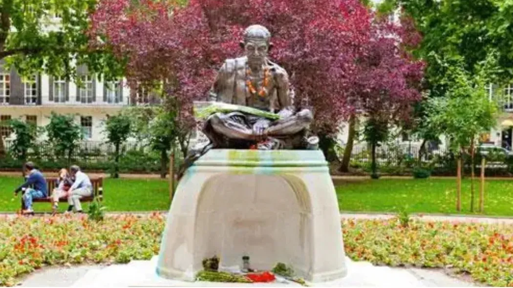 लंदन महात्मा गांधी मूर्ति