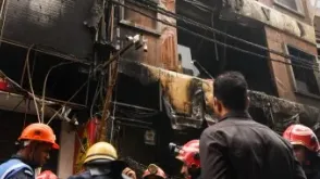 दिल्ली के तुगलकाबाद एक्सटेंशन में आग