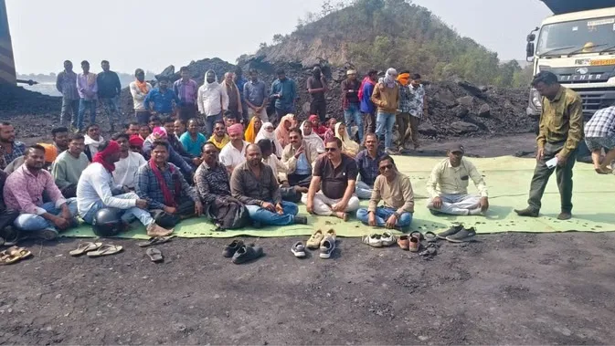 Farmers protest at SECL’s Gevra Coal Mine, demands Jobs and safety measures