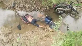 बाइक नाले में गिरी