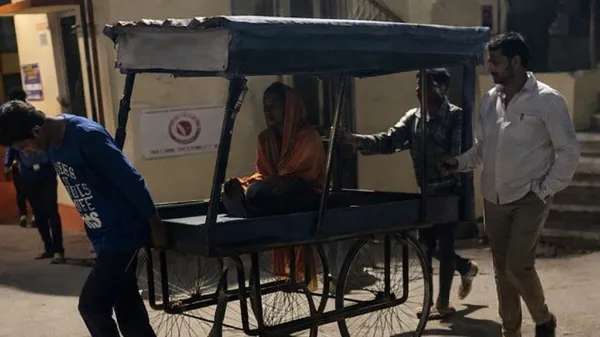 Elderly woman taken to hospital on handcart after ambulance delay