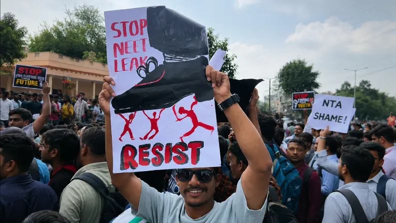  रायपुर में छात्रों प्रदर्शन