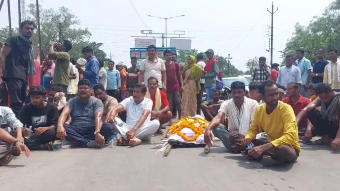 शव रख चक्काजाम