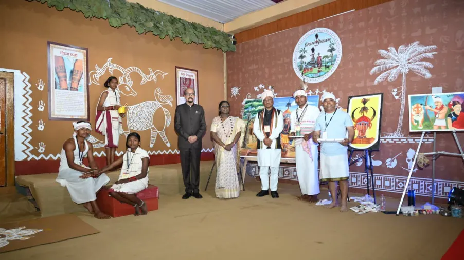 President Murmu visits Bastar Pandum, praises Tribal Heritage