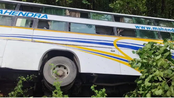 Bus overturns in Bastar