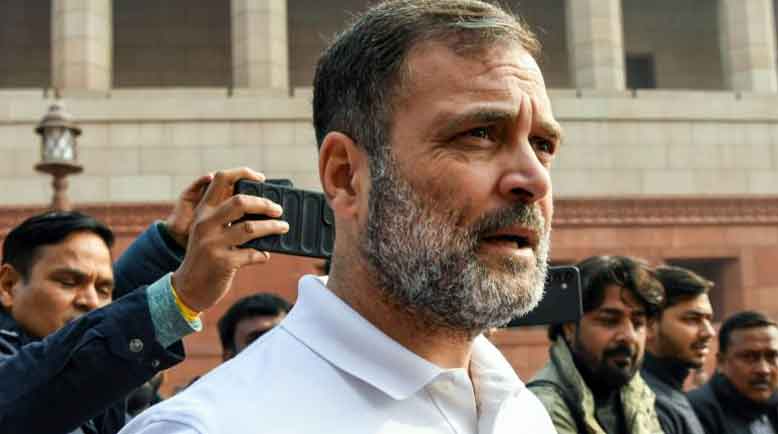 संसद के बाहर धक्का मुक्की, राहुल बोले-अडानी पर बहस से बचने का तरीका 