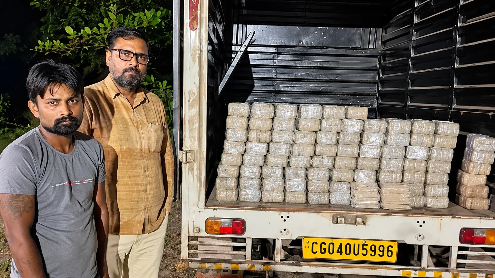 पिकअप के चेंबर में 4 करोड़ रुपये बरामद