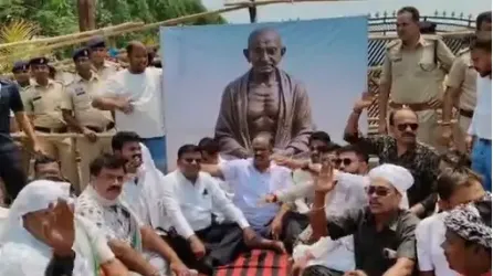 Opposition MLAs join demonstration in Janjgir.