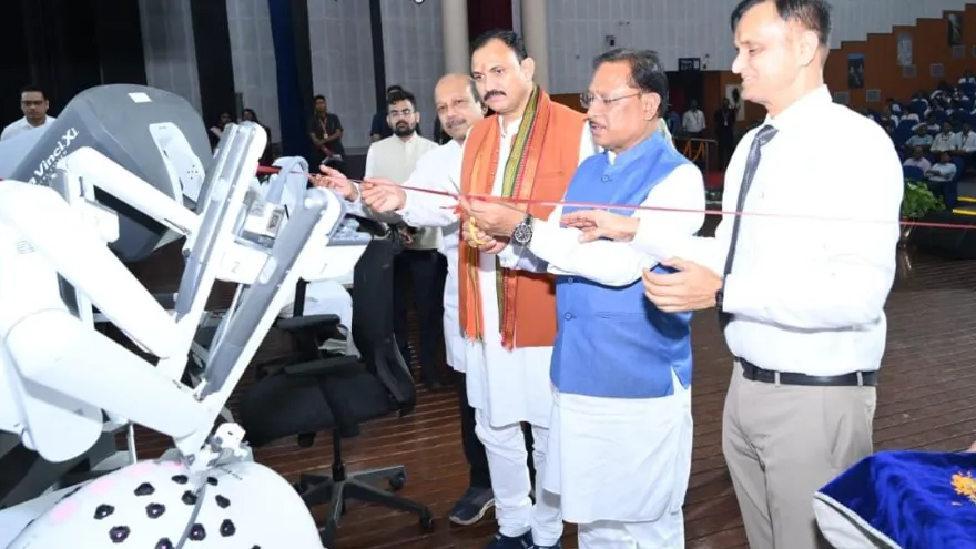 रोबोटिक सर्जरी सिस्टम