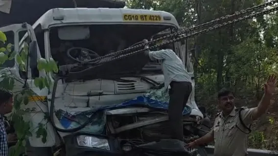 ट्रेलर टक्कर