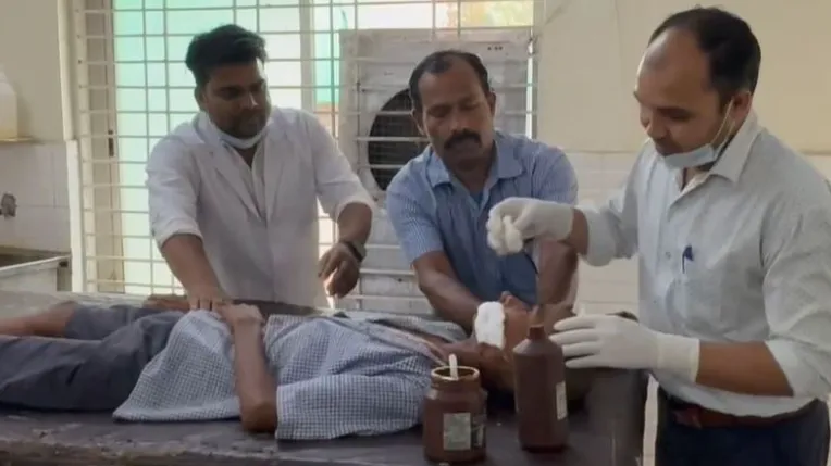  साथी पर ब्लेड से हमला