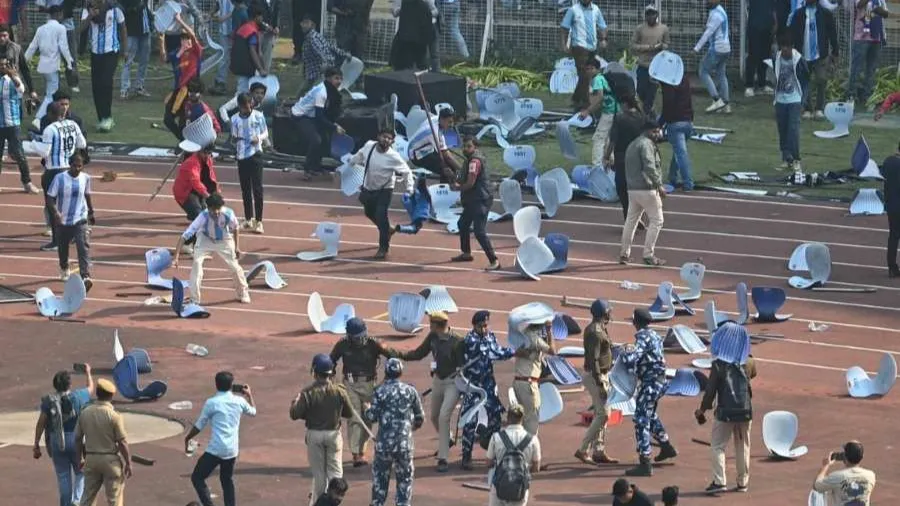 Messi mania turns into chaos atsSalt lake stadium