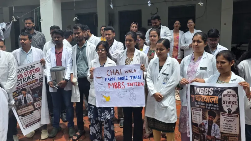 अंबिकापुर MBBS इंटर्न 
