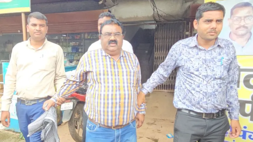 पटवारी गिरफ्तार