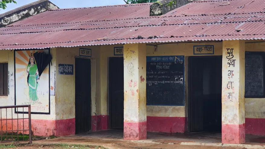 जर्जर हो चुकी क्लास