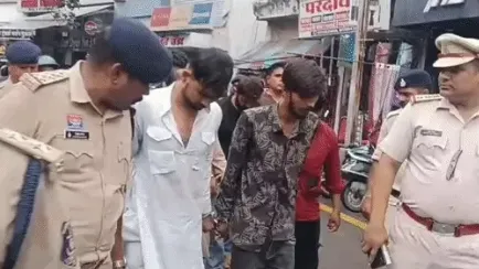 पुलिस का जुलूस