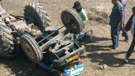 ट्रैक्टर पलटा