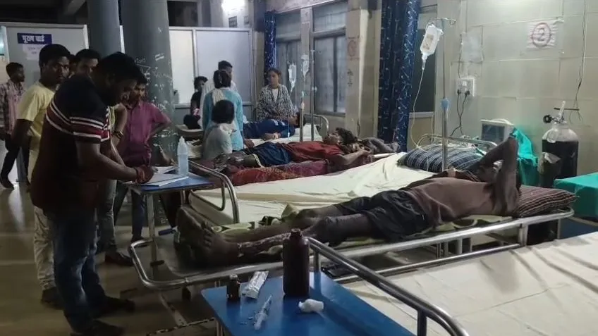 आईईडी की चपेट से ग्रामीण घायल