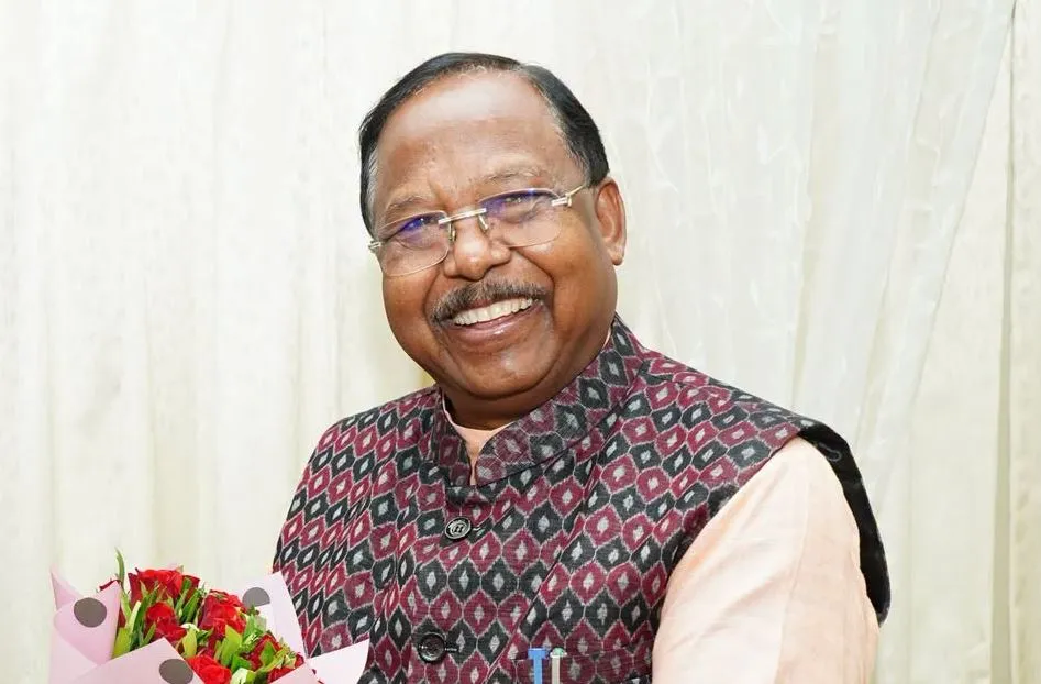 Women Gherao Minister Ramvichar Netam’s Convoy in Balrampur