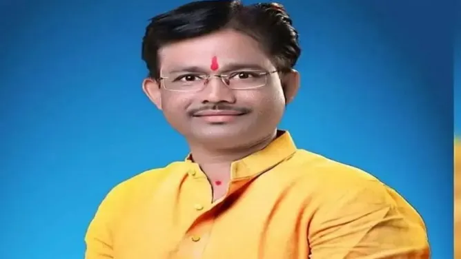 निलंबित