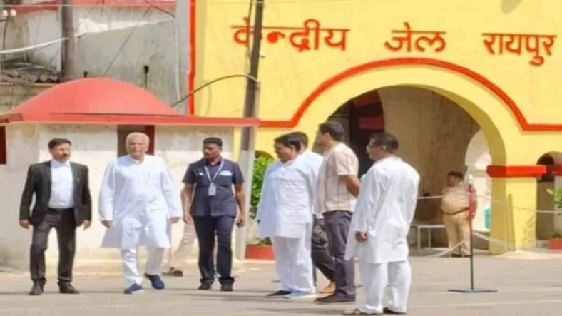 भूपेश पहुंचे सेंट्रल जेल