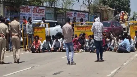 नेशनल हाईवे पर चक्काजाम-मैनपाट
